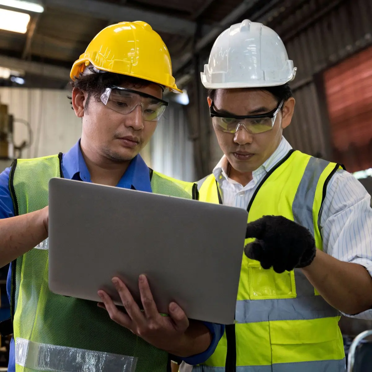 manufacturing workers respond to alarm